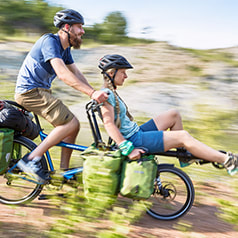 Man and woman riding a Tandem Pino Tour with cargo