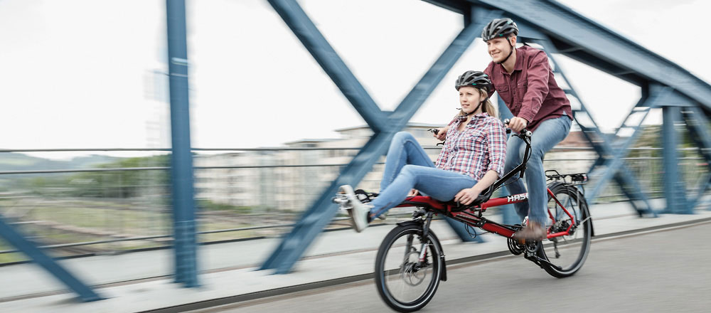 Woman and man riding a Tandem Pino Allround